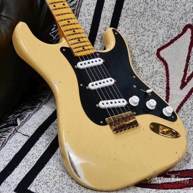 Fender Custom Shop Limited Edition 70th Anniversary 1954 Stratocaster Hardtail Relic Nocaster Blonde with Black Pickguard & Gold Hardware 7.10 LBS - Image 2